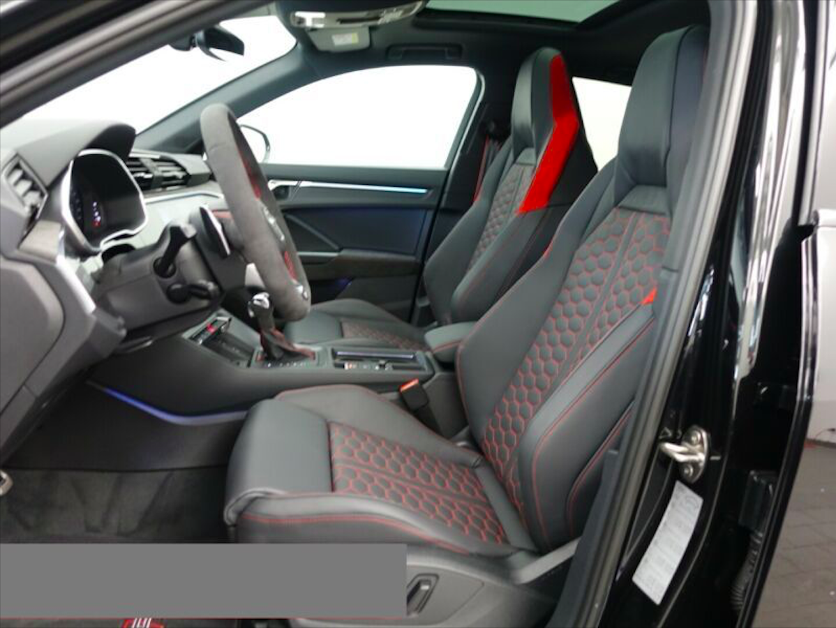 AUDI RS Q3 Sportback TFSI quattro | nové auto | skladem | super cena | max výbava | černá metalíza | online prodej | online nákup | autoibuy.com